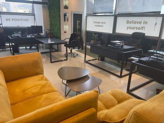 Tirane, shes ambjent biznesi Kati 1, 380 m² 700.000 Euro (Ish Stacioni i Fundit i Tiranes se Re)