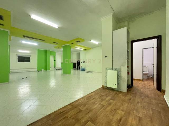 Tirane, jepet me qera ambjent biznesi Kati 0, 265 m² 1.000 Euro