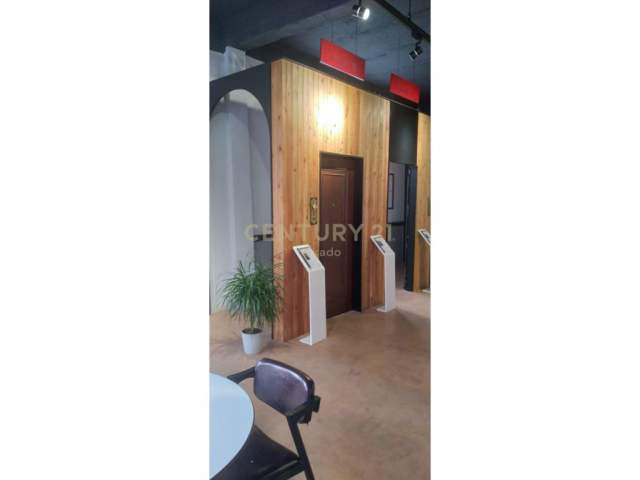Tirane, jepet me qera ambjent biznesi Kati 3, 1.080 m² 5.000 Euro (Rruga e Dibres)