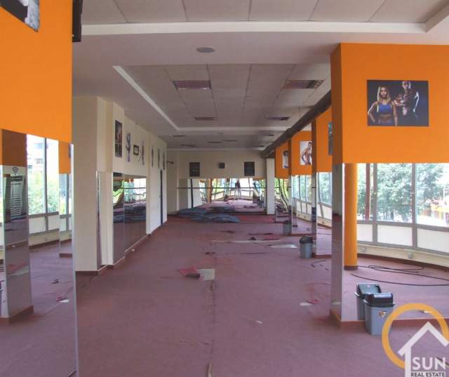 Shkoder, jepet me qera ambjent biznesi Kati 2, 220 m² 700 Euro (BULEVARDI BUJAR BISHANAKU)