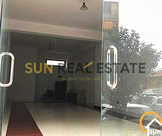 Shkoder, jepet me qera dyqan Kati 1, 50 m² 30.000 Leke (RUS)