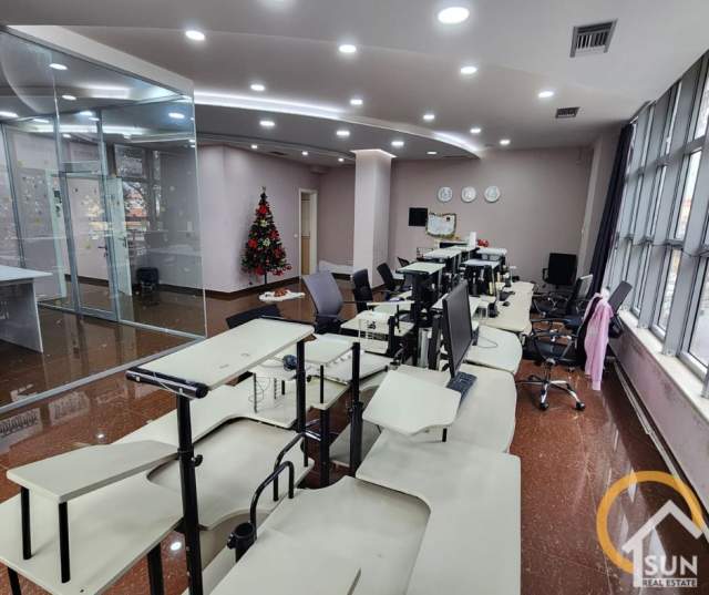 Shkoder, jepet me qera ambjent biznesi Kati 1, 235 m² 1.000 Euro (Rruga Justin Godard 4, Shkodër, Albania)