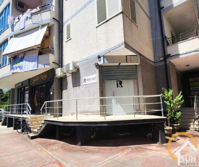 Shkoder, jepet me qera ambjent biznesi 44 m² 18.000 Leke (PARRUCE, SHKODER)