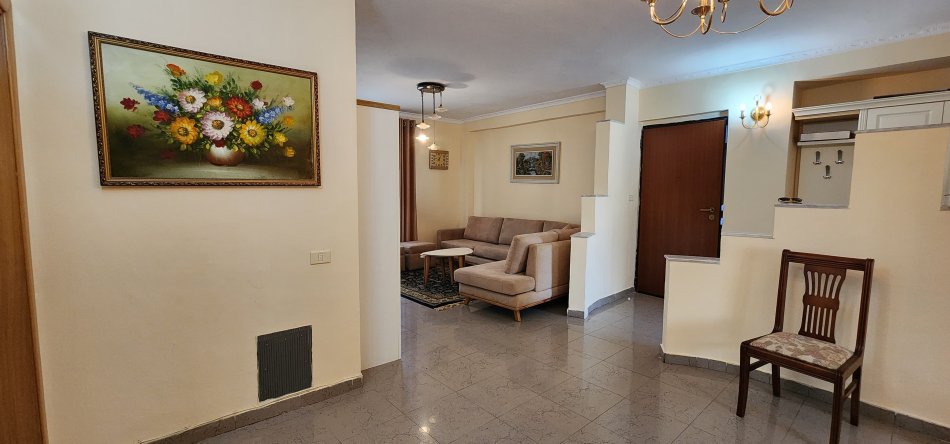 Tirane, jepet me qera 2+1+Aneks+Ballkon Kati 4, 100 m² 700 € (Lidhja)