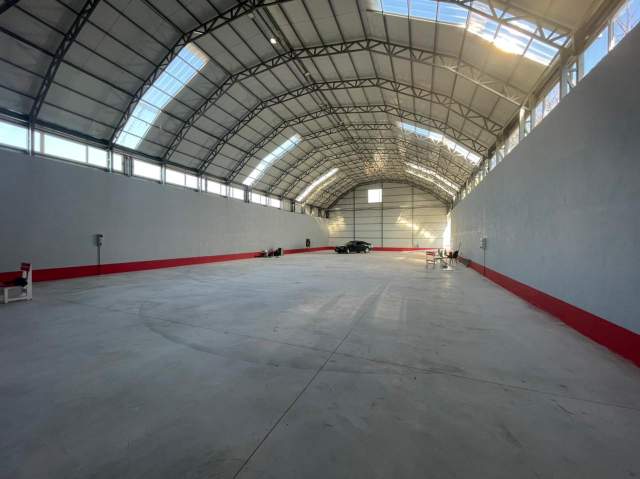 Tirane, jap me qera magazine Kati 0, 560 m² 2.300 Euro (Qyteti studentit)