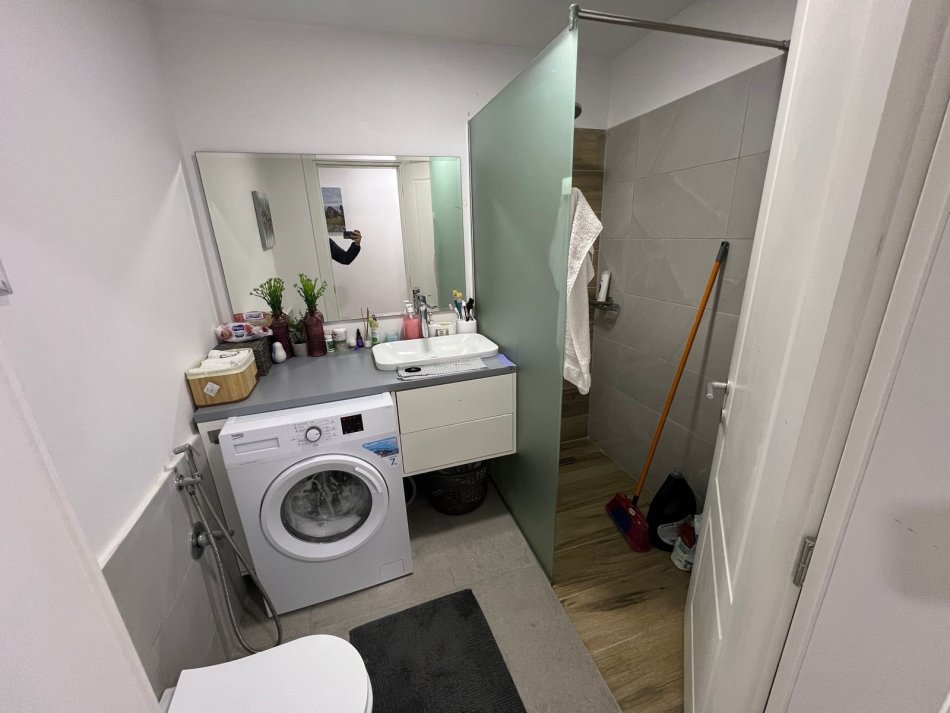 Tirane, jepet me qera apartament 2+1 , 125 m² 600 € (Gramoz Pashko)