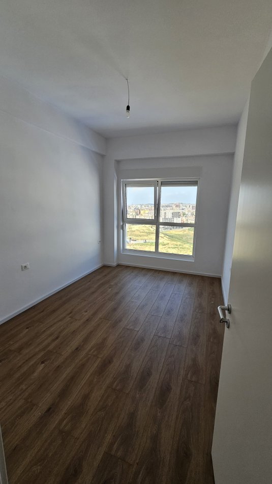 Tirane, jepet me qera apartament 1+1 Kati 7, 60 m² 300 € (Ali Demi)