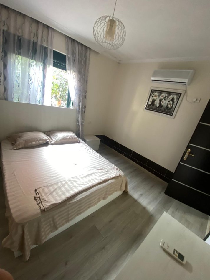 Tirane, jepet me qera apartament 2+1 Kati 1, 90 m² 450 € (SIRI KODRA)