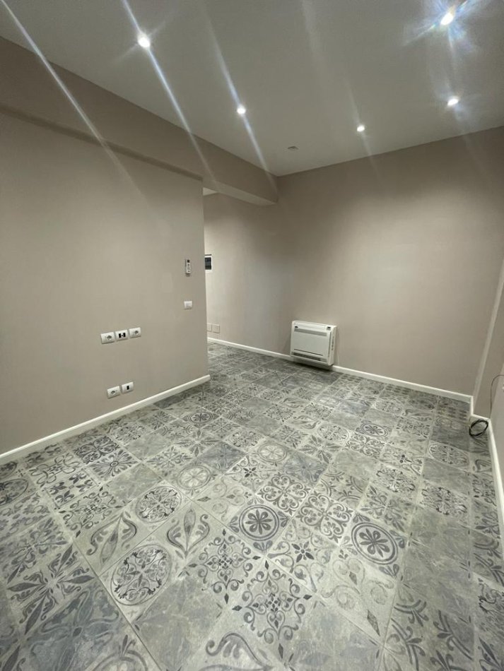 Tirane, jepet me qera zyre Kati 2, 63 m² 700 € (Stadiumi Dinamo)