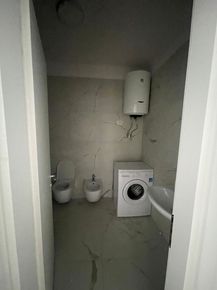 Tirane, jepet me qera apartament 2+1+Ballkon Kati 4, 97 m² 500 € (Univers City I sapomobiluar + Post Parkimi)