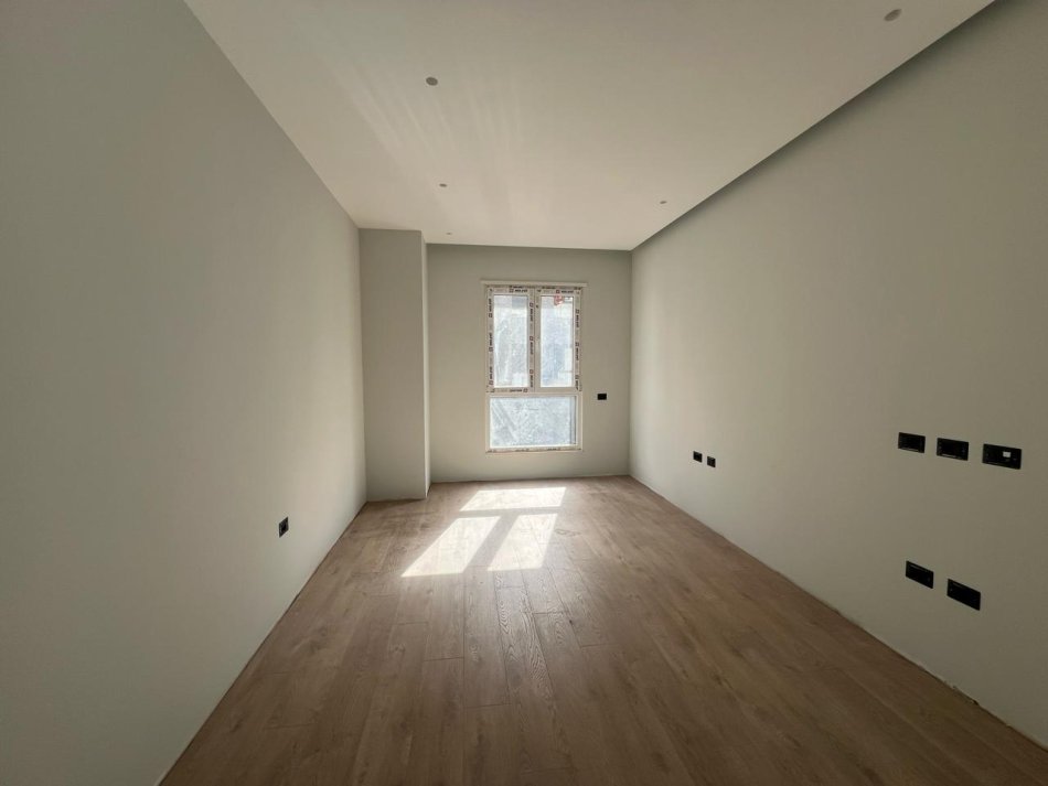 Shitet apartament 2+1 Ne Kamez