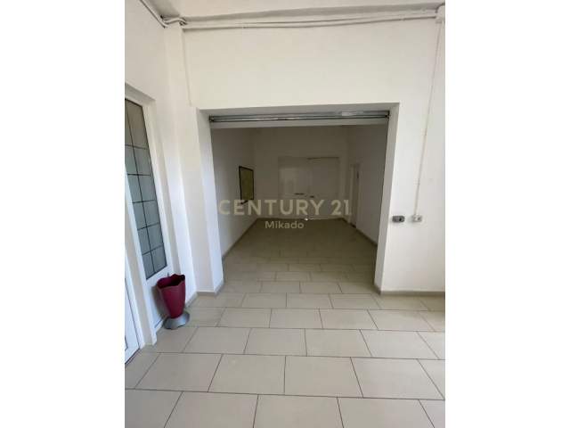 Tirane, shes ambjent biznesi Kati 0, 2.000 m² 700.000 Euro (Prush)