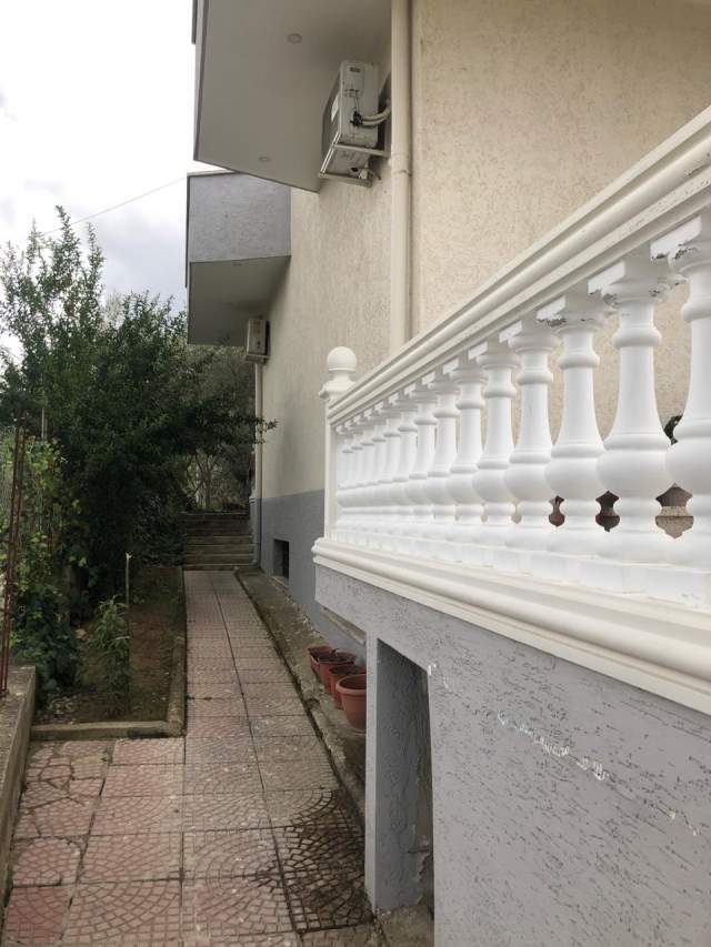 Tirane, shitet Vile 3+1+A+BLK Kati 2, 400.000 Euro (Rruga e Ullishtes)