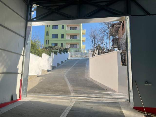 Tirane, jap me qera magazine Kati 0, 560 m² 2.300 Euro (Qyteti studentit)