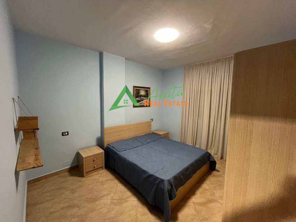 Tirane, jepet me qera apartament 2+1+Ballkon Kati 4, 118 m² (Rruga 5 Maji)