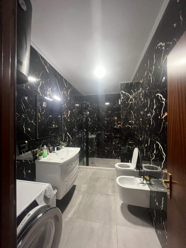 Tirane, jepet me qera apartament 3+1+A+BLK Kati 9, 125 m² 700 Euro (rruga Medar Shtylla)