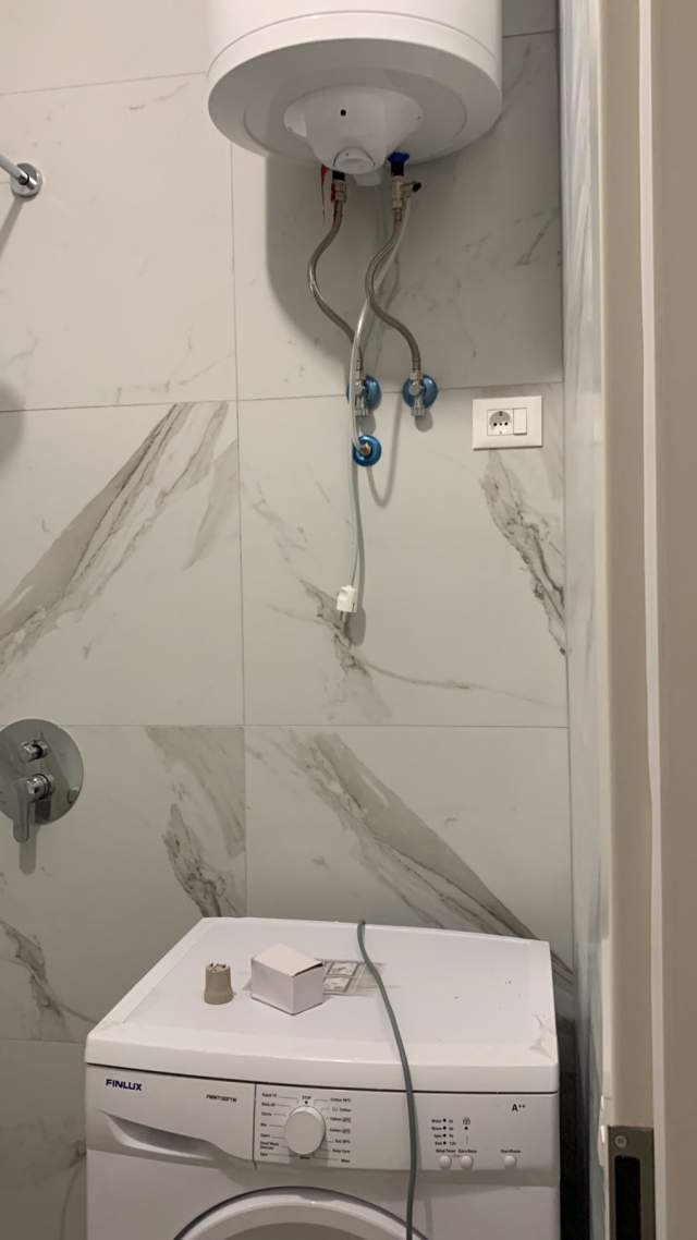 Tirane, jepet me qera apartament 1+1 Kati 7, 60 m² 300 Euro (Kompleksi Mangalem)