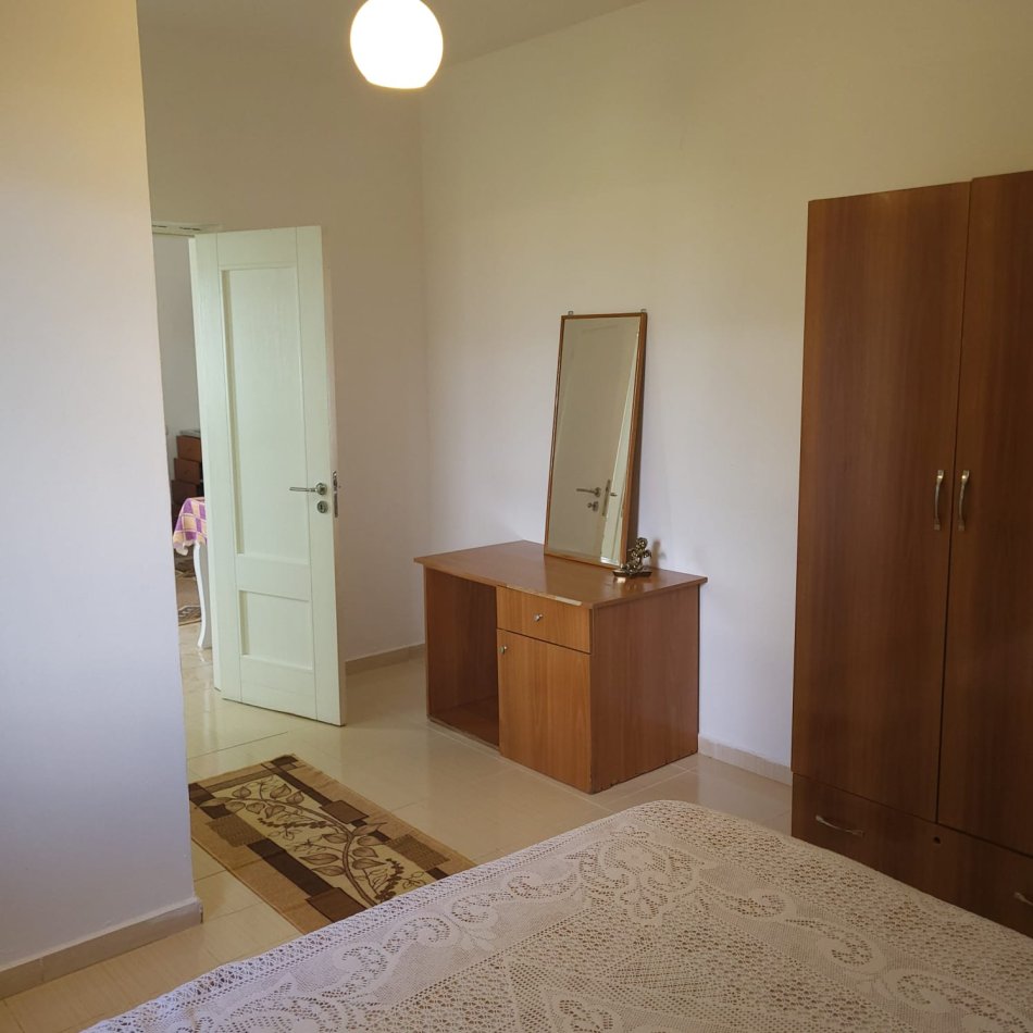 Tirane, jepet me qera apartament 1+1 Kati 1, 80 m² 220 € (Sauk)