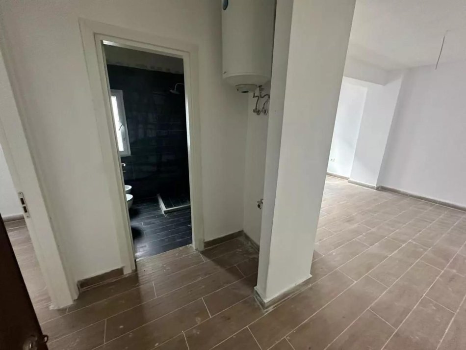 Selite mbi Universitetin Marin Barleti, shitet apartament 1+1 Kati 3, 50 m² 74000 €