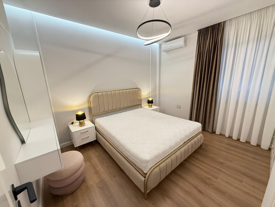 Tirane, jepet me qera apartament 2+1 Kati 4, 90 m² 800 € (selvia)