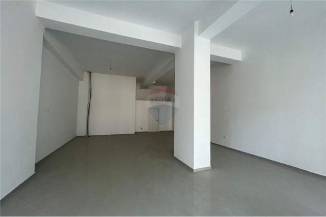 Tirane, jepet me qera ambjent biznesi Kati 0, 85 m² 1.300 Euro (Rruga e Kavajes)