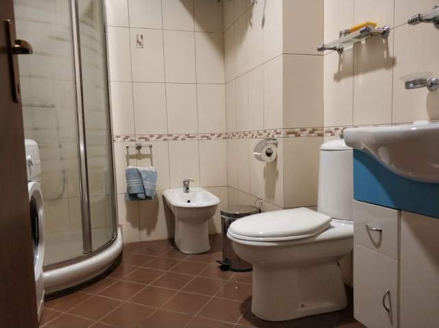 Tirane, jepet me qera apartament 1+1+BLK Kati 3, 71 m² 550 Euro (Rruga Islam Alla)