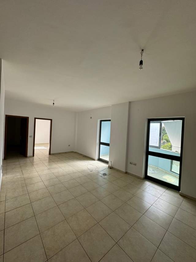 Tirane, jepet me qera apartament 2+1+BLK Kati 3, 115 m² 40.000 Leke (prane Hotel Palma)