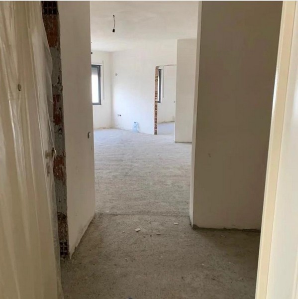 Vlore, shitet apartament 1+1 Kati 8, 70 m² 77.000 Euro (Ismail Qemali)