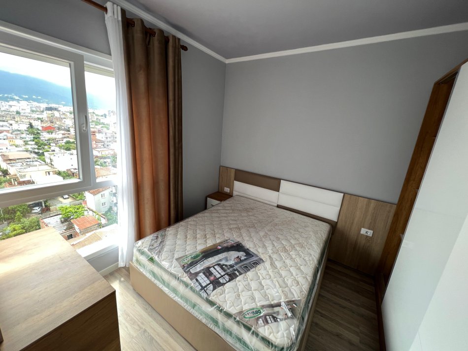Tirane, jepet me qera apartament 1+1 Kati 9, 47 m² 500 € (rruga 5 maji)