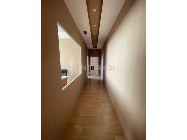 Tirane, shes ambjent biznesi Kati 0, 2.000 m² 700.000 Euro (Prush)