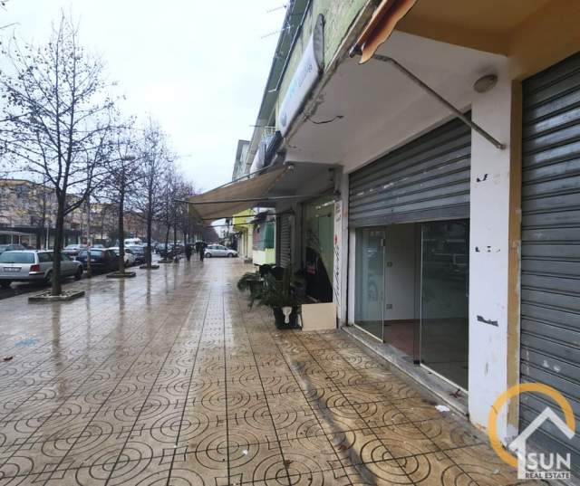 Shkoder, jepet me qera ambjent biznesi Kati 0, 45 m² 20.000 Leke (BULEVARDI SKENDERBEU)