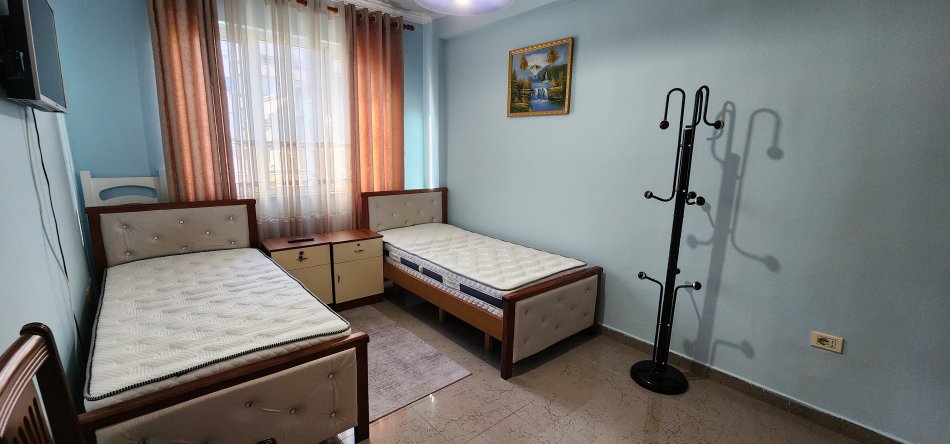 Tirane, jepet me qera 2+1+Aneks+Ballkon Kati 4, 100 m² 700 € (Lidhja)