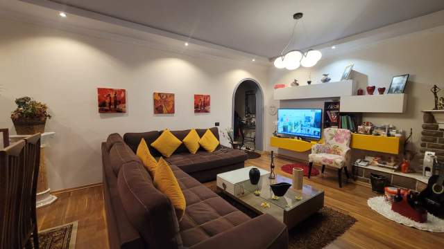 Tirane, shitet apartament 2+1+BLK Kati 8, 84 m² 145.000 Euro (Komuna e Parisit)