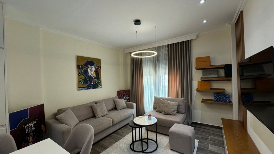 Tirane, jepet me qera 1+1 Kati 2, 78 m² 750 € (Teg)
