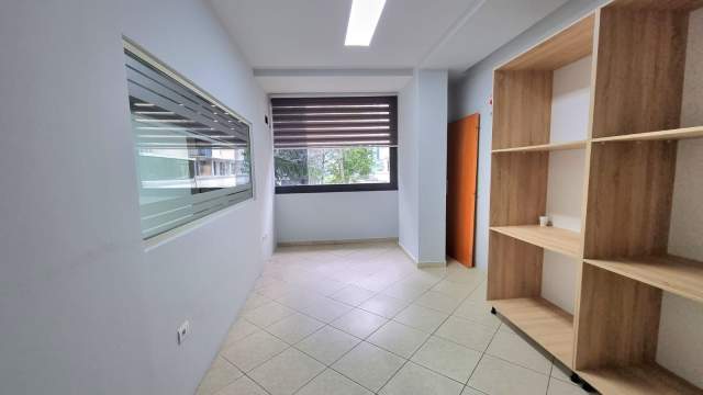 Tirane, jepet me qera zyre Kati 1, 200 m² 1.200 Euro (Faik Konica)