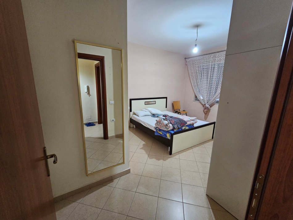 Tirane, jepet me qera apartament 1+1 Kati 5, 72 m² 300 € (Fresk)