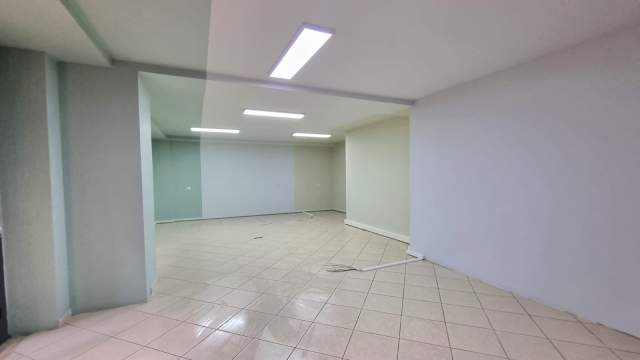 Tirane, jepet me qera zyre Kati 1, 200 m² 1.200 Euro (Faik Konica)