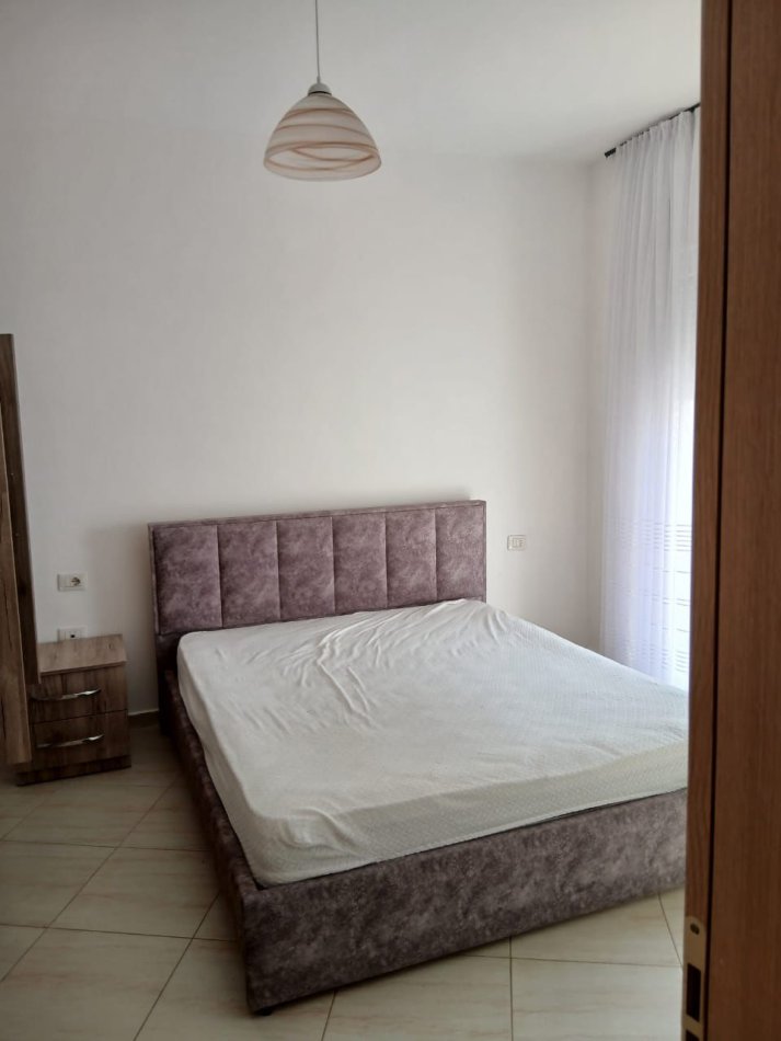Tirane, jepet me qera apartament 2+1 Kati 3, 90 m² 550 € (liqeni i thate)