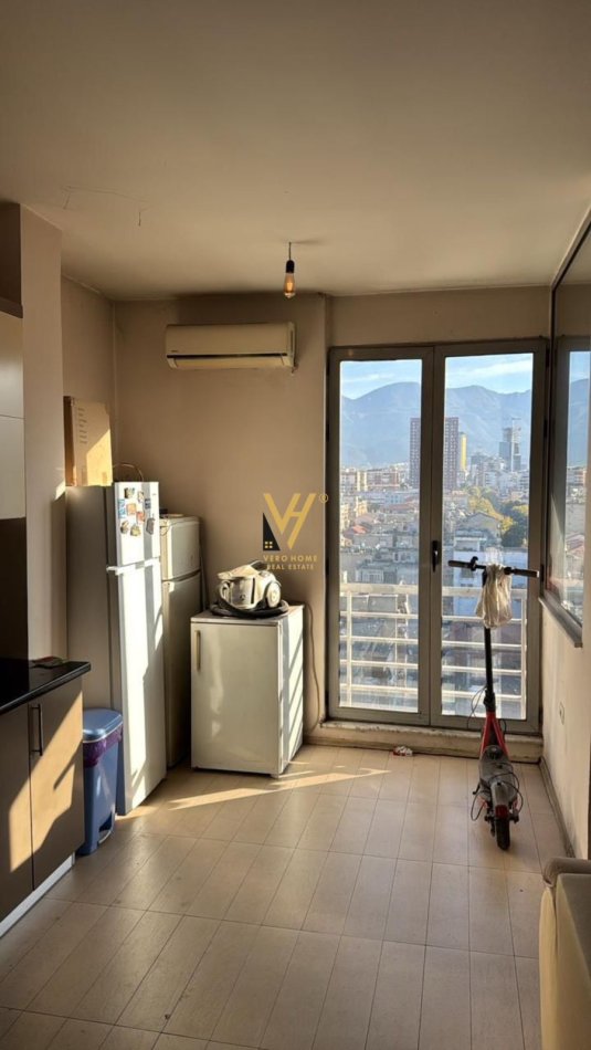 Tirane, jepet me qera apartament 3+1+Ballkon Kati 8, 130 m² 700 € (RRUGA E KAVAJES)