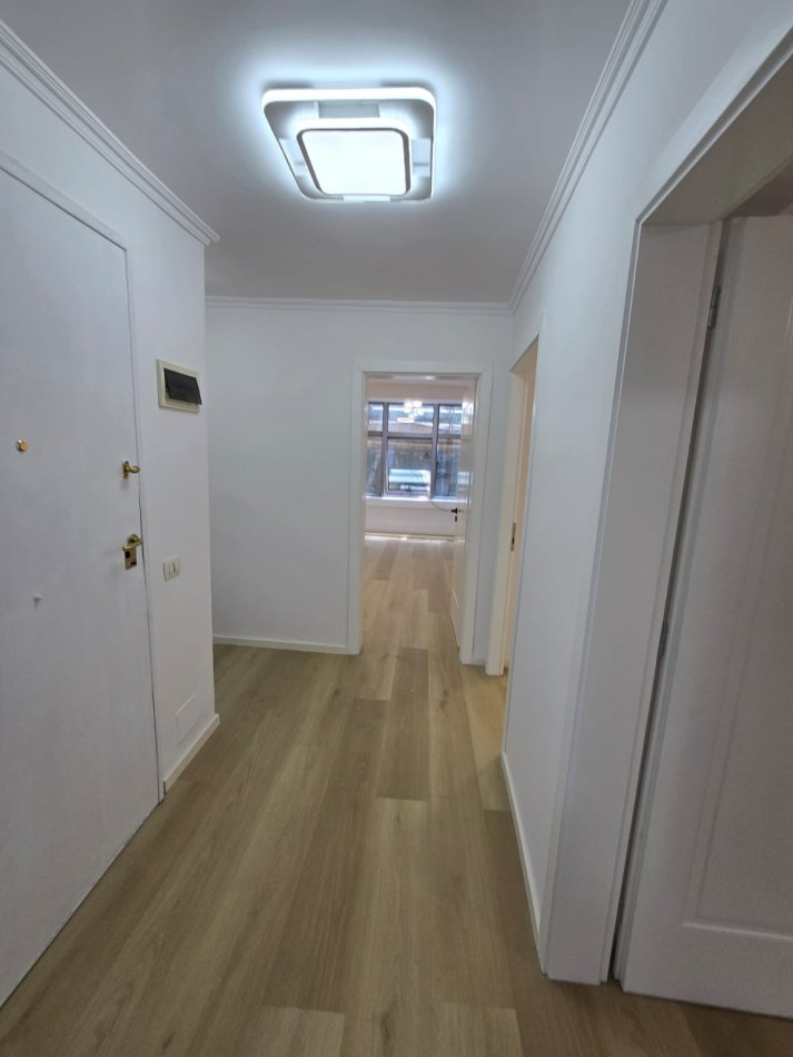 Tirane, shitet apartament 2+1+Ballkon Kati 2, 75 m² 188.000 € (Poliklinika nr 9)