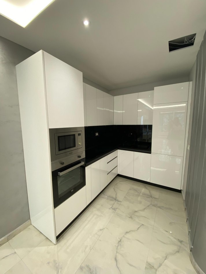 Tirane, jepet me qera 2+1 Kati 3, 90 m² 700 € (fusha aviacionit)