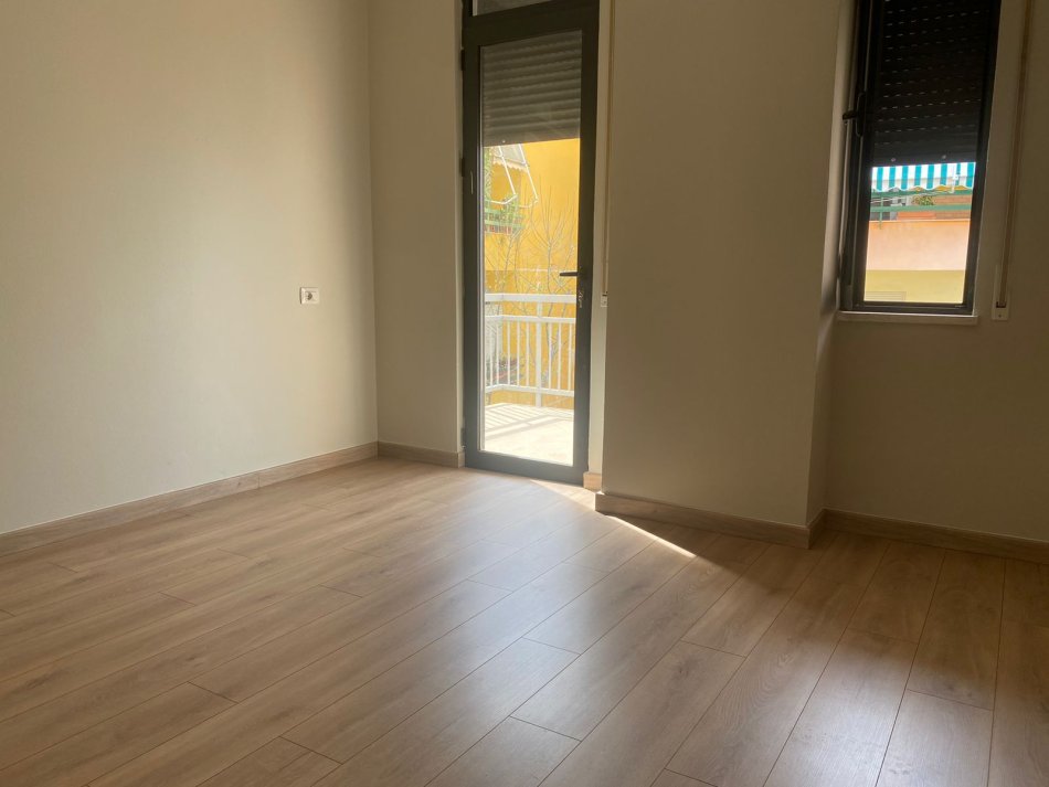 Apartament 1+1 per qira tek Liqeni !