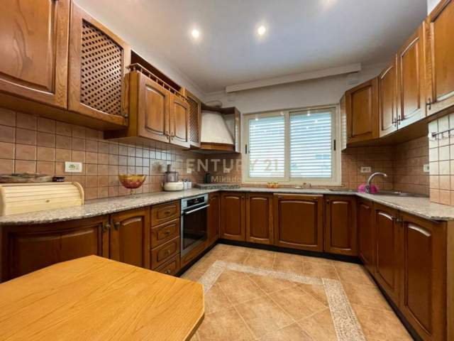 Tirane, shes apartament 3+1+A+BLK Kati 4, 135 m² 197.000 Euro (Petro Nini, Bllok)
