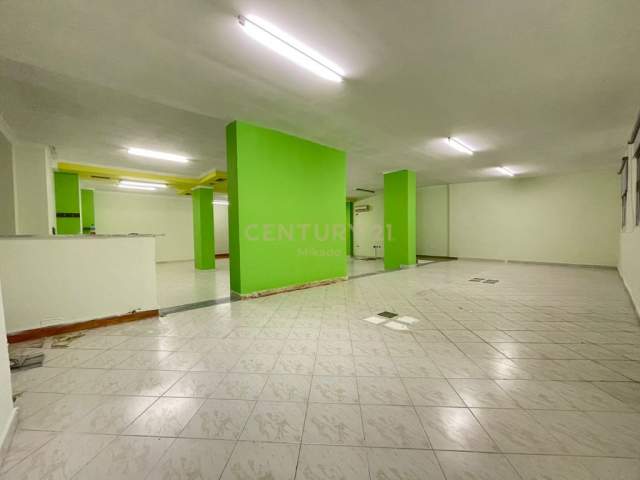 Tirane, jepet me qera ambjent biznesi Kati 0, 265 m² 1.000 Euro