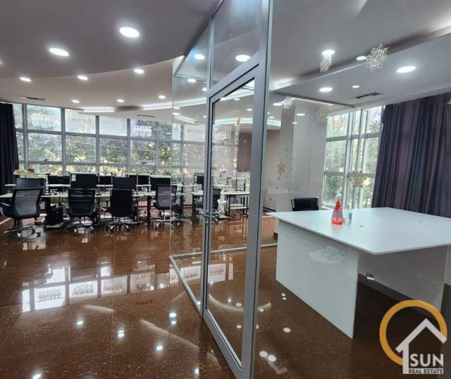 Shkoder, jepet me qera ambjent biznesi Kati 1, 235 m² 1.000 Euro (Rruga Justin Godard 4, Shkodër, Albania)