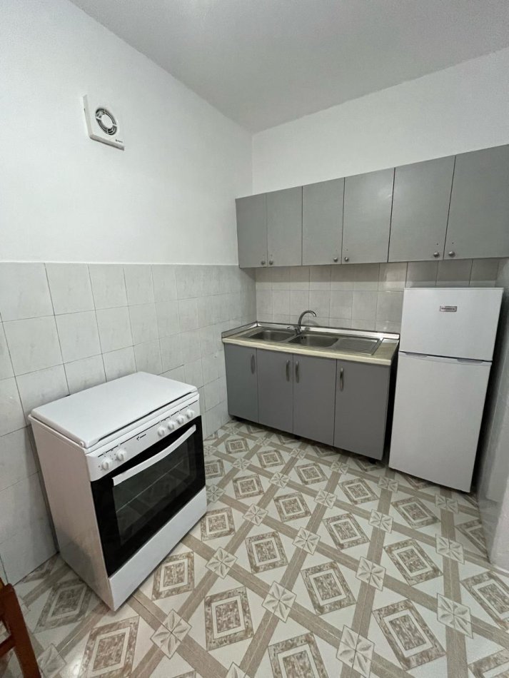 Tirane, jepet me qera apartament 2+1 Kati 1, 110 m² 500 € (QSUT)