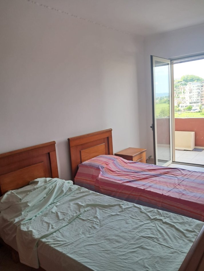 Tirane, jepet me qera apartament 2+1 Kati 5, 120 m² 400 € (Yzberisht)