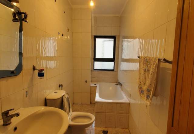 Tirane, shitet apartament 122 m² 146.500 Euro