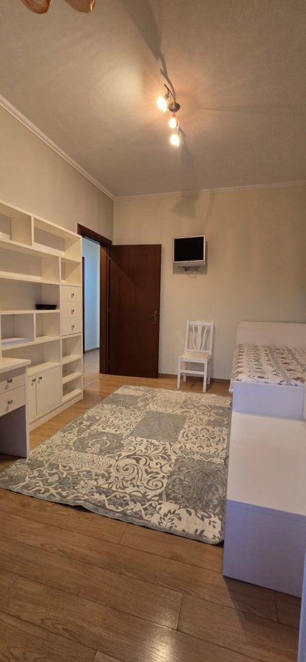 Tirane, jepet me qera apartament 2+1 Kati 7, 100 m² 750 € (Sheshi Avni Rustemi, Pazari i Ri)