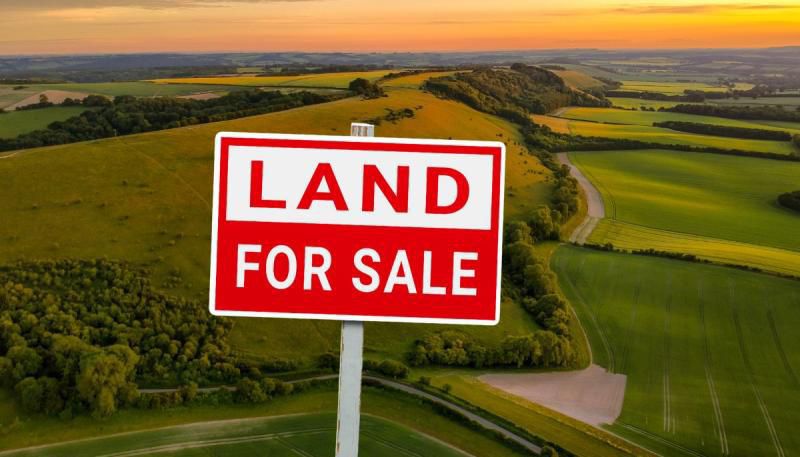 Tirane, shitet truall , 3.000 m² 400.000 € (Mezez)